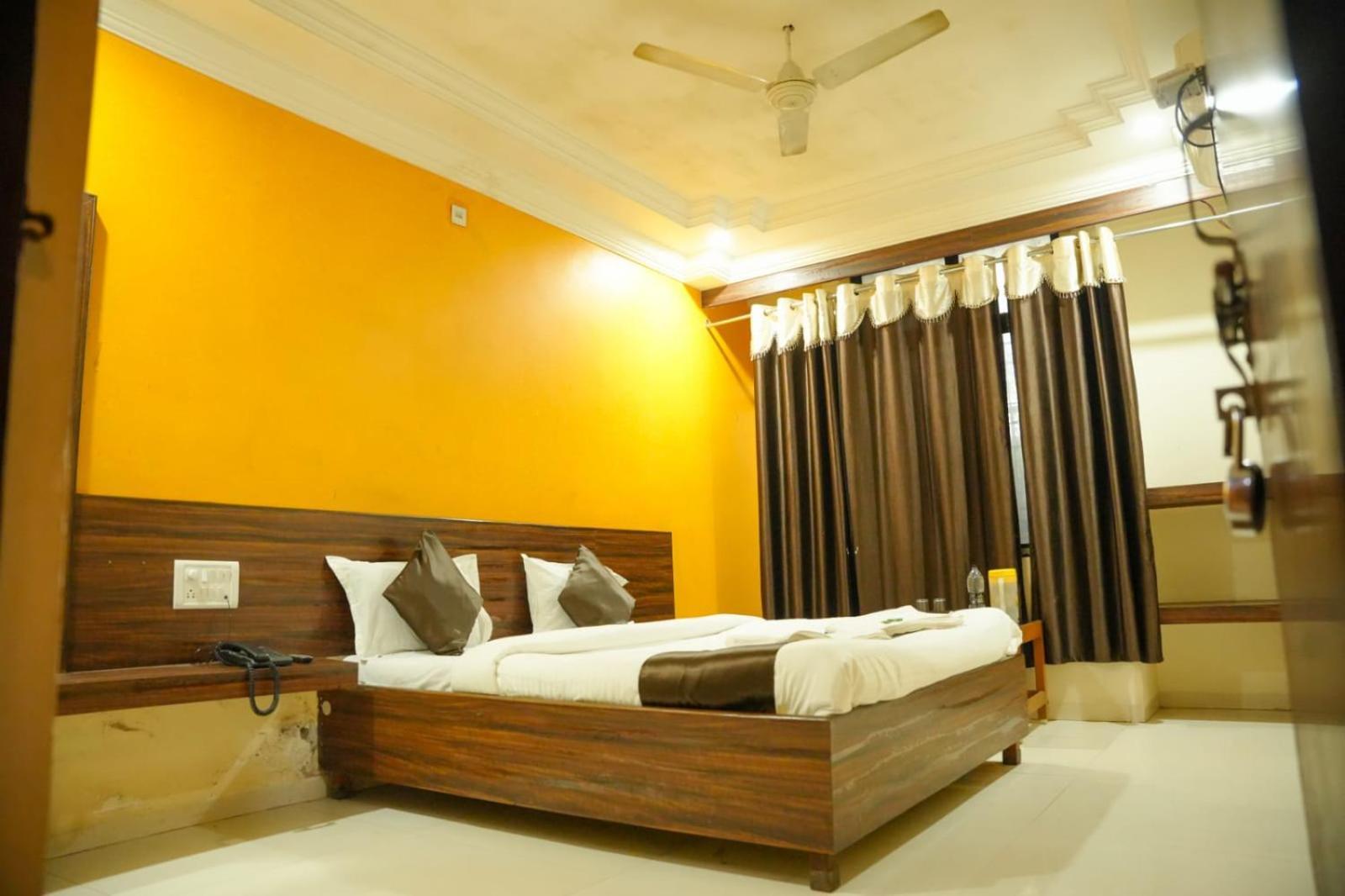 Hotel Sachidanand شيردي المظهر الخارجي الصورة