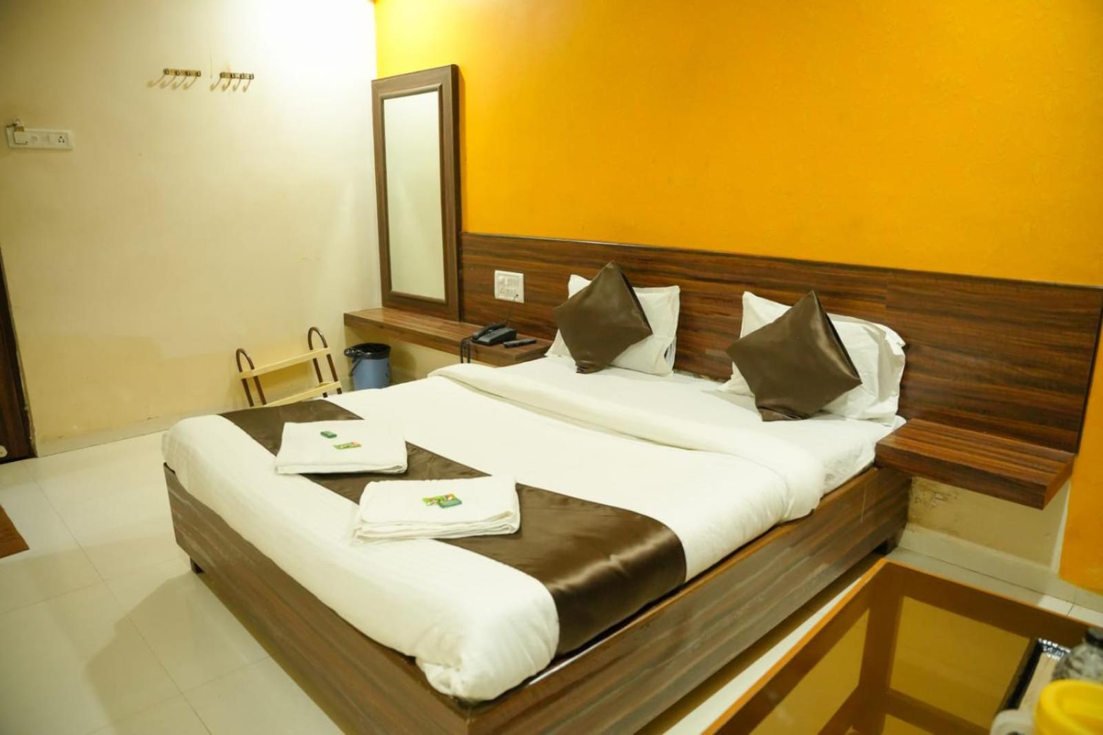 Hotel Sachidanand شيردي المظهر الخارجي الصورة