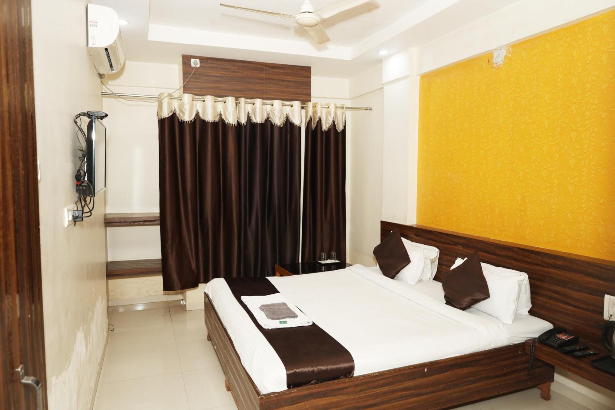 Hotel Sachidanand شيردي المظهر الخارجي الصورة