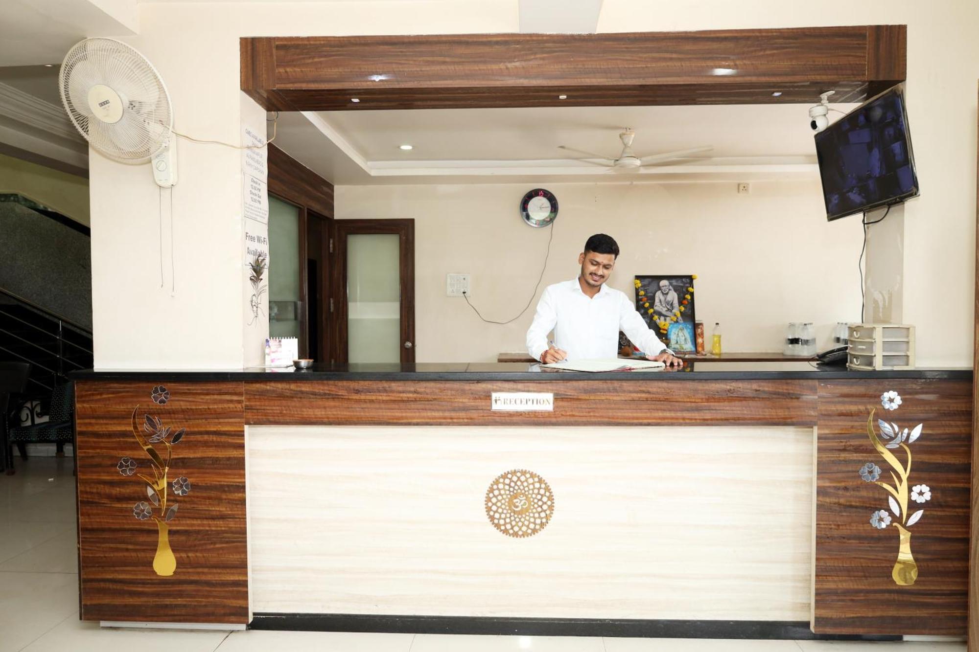 Hotel Sachidanand شيردي المظهر الخارجي الصورة