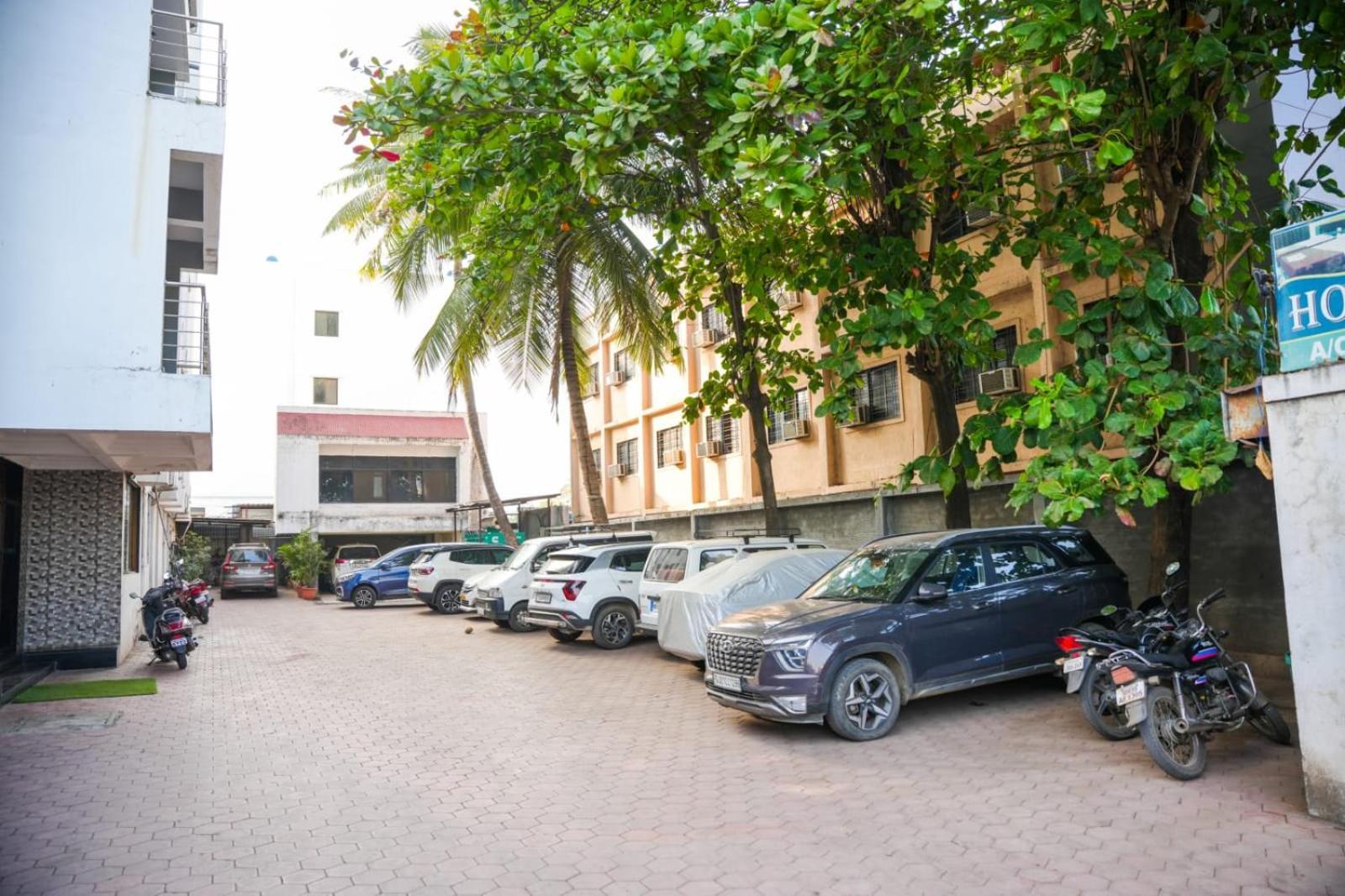 Hotel Sachidanand شيردي المظهر الخارجي الصورة
