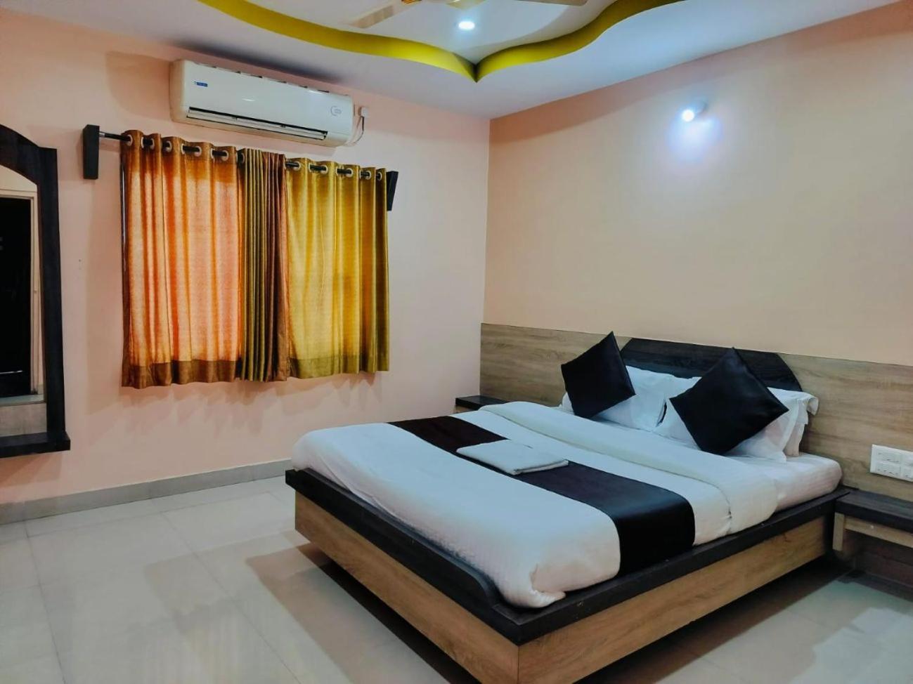 Hotel Sachidanand شيردي المظهر الخارجي الصورة